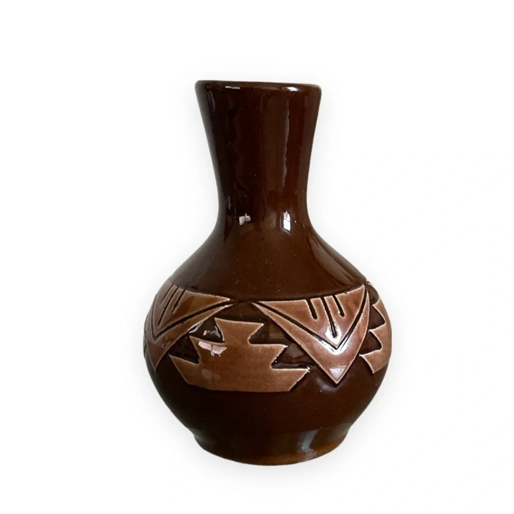 Vtg Souix Native American Pottery Signed Swift Eagle South Dakota Brown Bud Vase